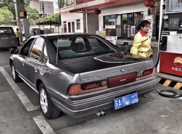 三千报废场里收尼桑A31,大神翻新帅到炸,技术帝化腐朽为神奇