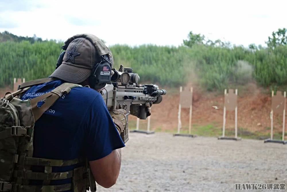 美国土豪枪迷聚会：昂贵的FNSCAR步枪就是门票