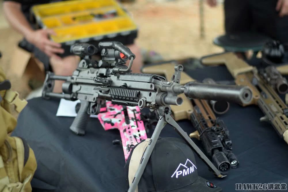 美国土豪枪迷聚会：昂贵的FNSCAR步枪就是门票