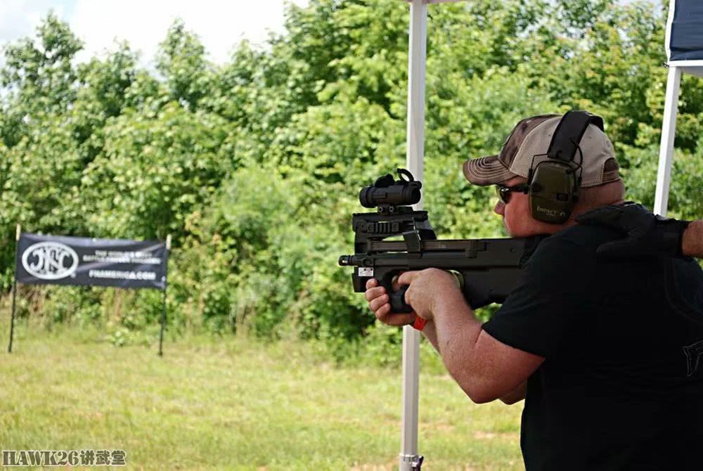 美国土豪枪迷聚会：昂贵的FNSCAR步枪就是门票