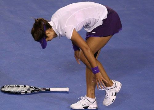 别把崴脚不当回事当心二次伤害,崴脚导致的脚踝浮肿怎么消肿止痛