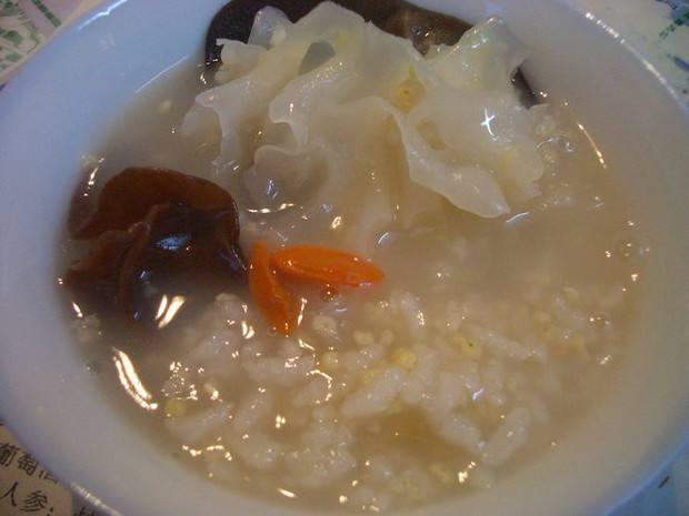 上火长痘痘吃啥药降火解毒,热气上火的痘痘该怎么消除