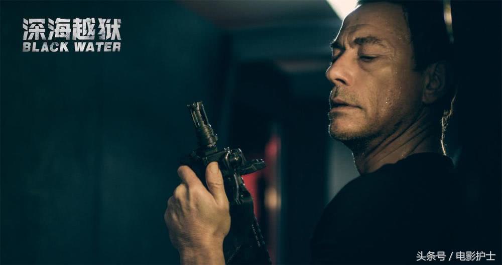 首日票房破4960万,尚格云顿票房