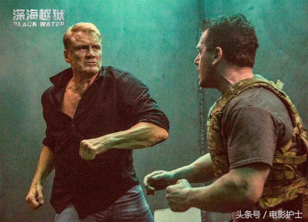 首日票房破4960万,尚格云顿票房