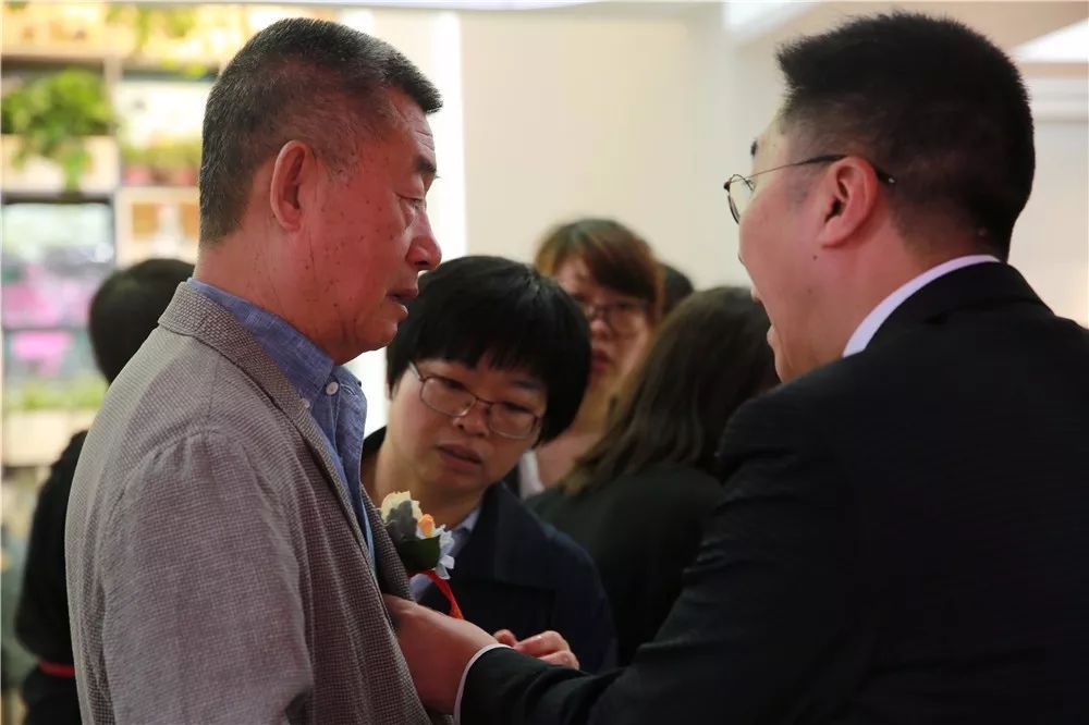 香港红苹果家具石家庄旗舰店盛大开业