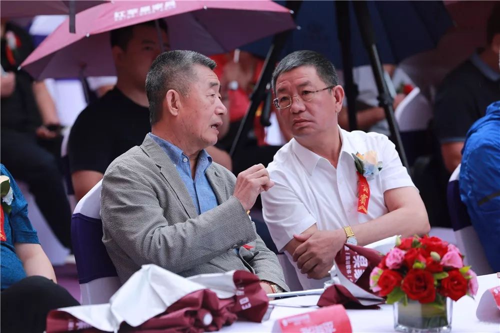 香港红苹果家具石家庄旗舰店盛大开业