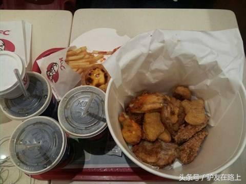 为什么每个地方肯德基套餐不一样,肯德基全家桶两个套餐有什么区别