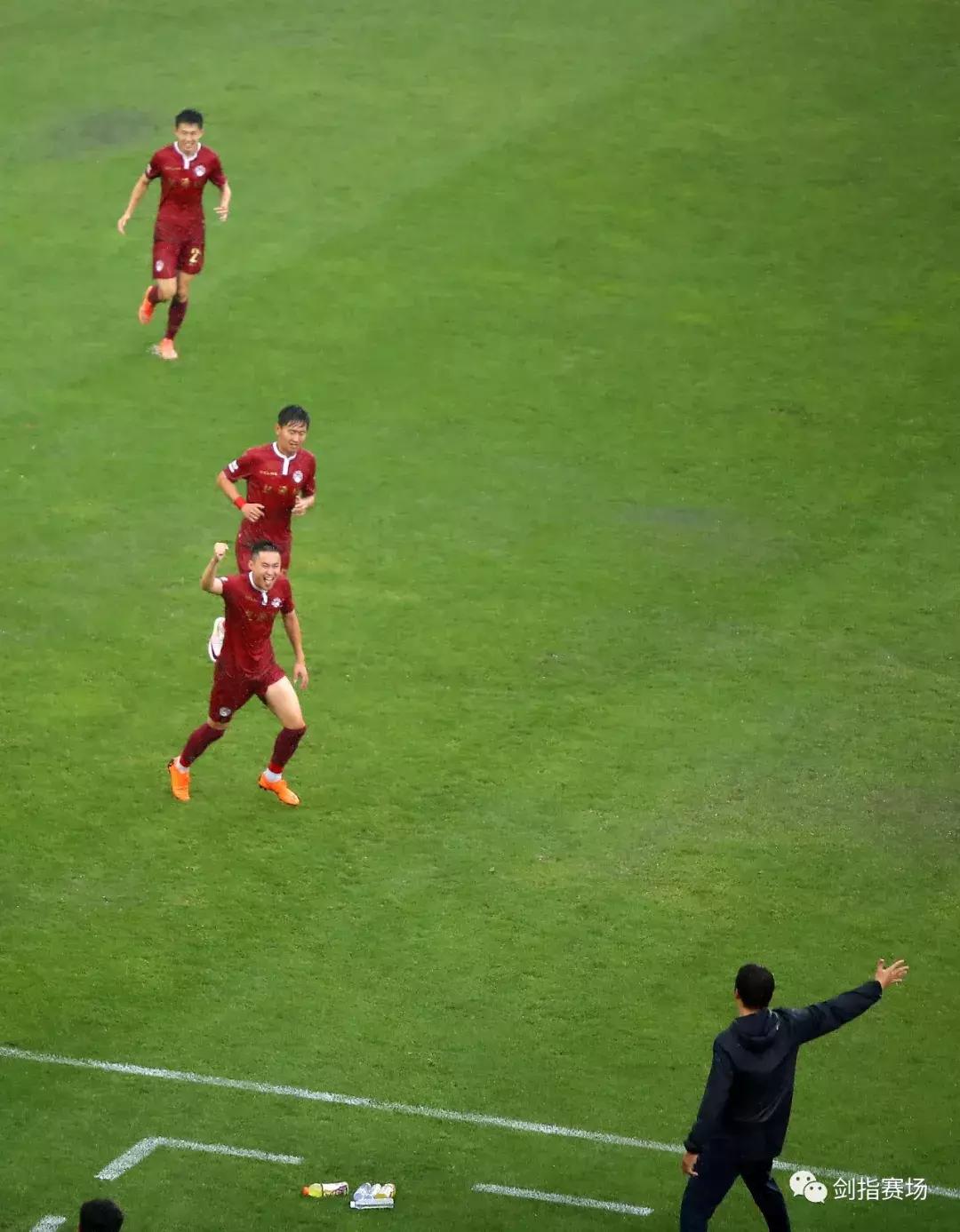 「图集」雨中狂胜!“雨神”淄博星期天5:0沈阳东进联赛首次连胜