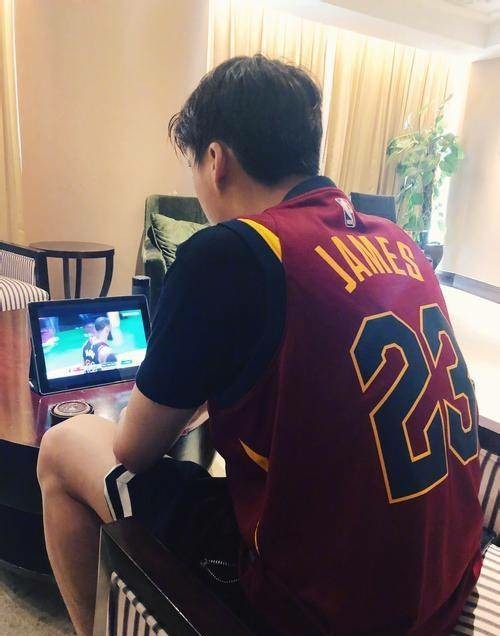 明星追星也疯狂江疏影,明星追星也疯狂杨幂