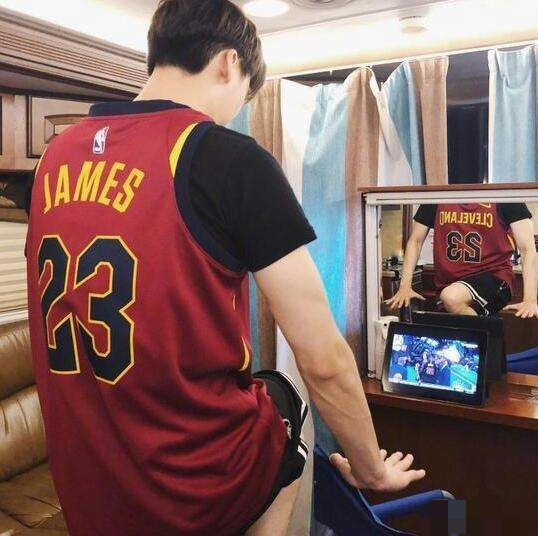 明星追星也疯狂江疏影,明星追星也疯狂杨幂