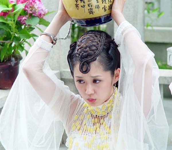 韩星金喜善,秋瓷炫像张娜拉