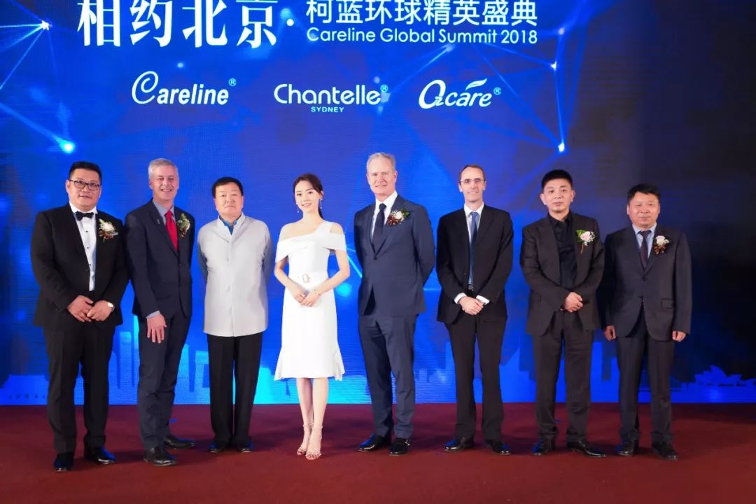 香娜露儿代言人黄梦莹优雅亮相“柯蓝环球精英盛典”