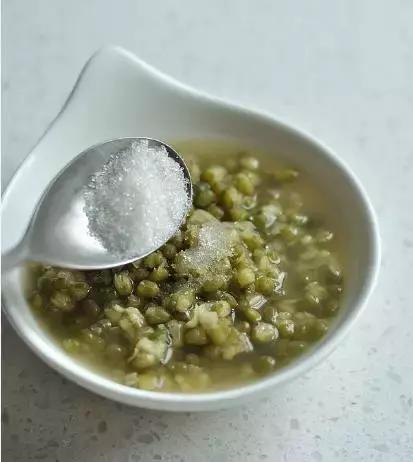 教你绿豆汤的六种做法夏天必备,如何熬出夏季清凉解渴的绿豆汤