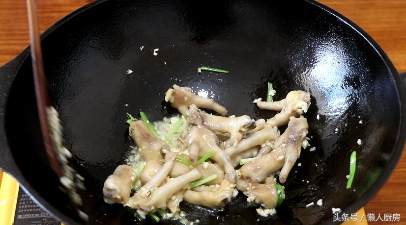 在家怎么做肉蟹煲,家常肉蟹煲的酱汁怎么调