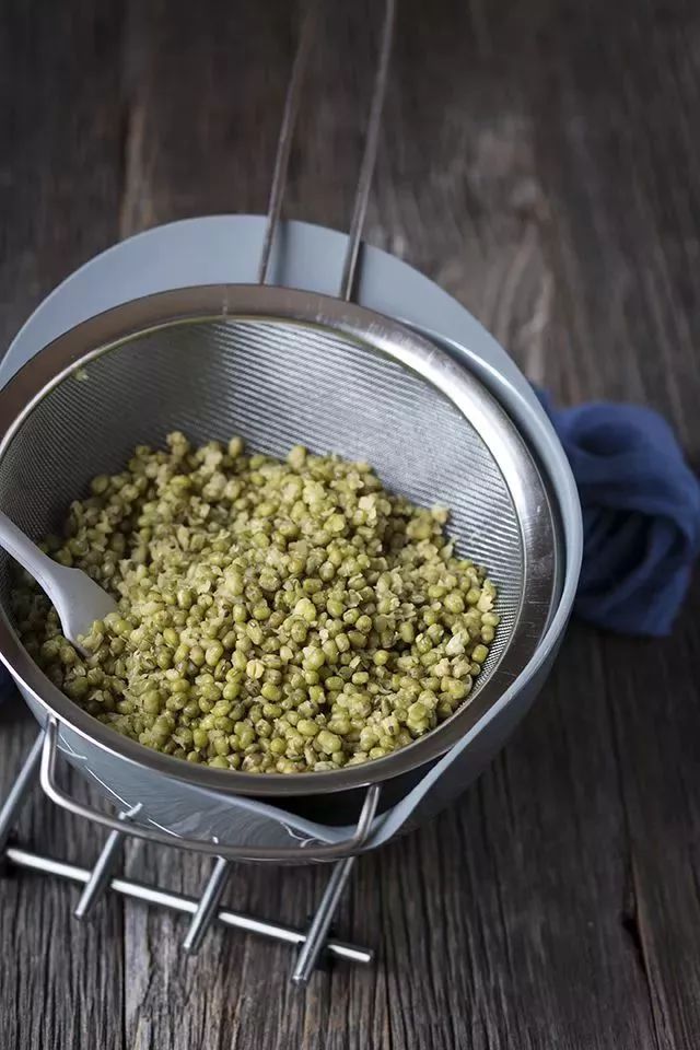 这些情况下喝绿豆汤当心危害健康,提醒4种人千万别喝绿豆汤