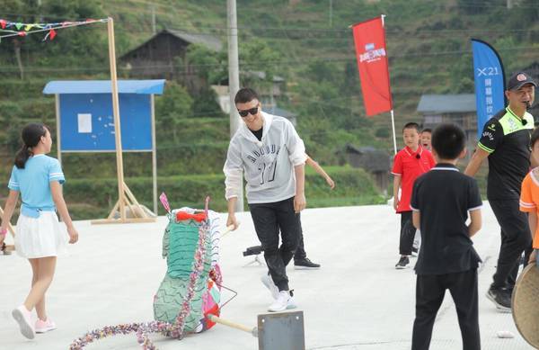 极限挑战演唱会搞笑,极限挑战夺龙珠