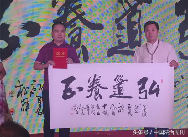 贝克汉姆签名足球,吉利捐赠武汉