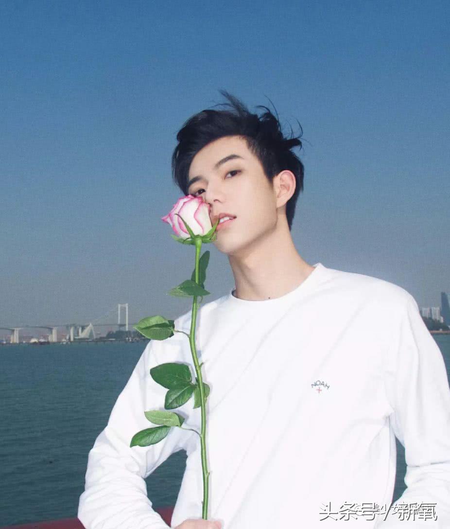 鼻子里放倒三角假体的超模就是牛头梗本梗啊！