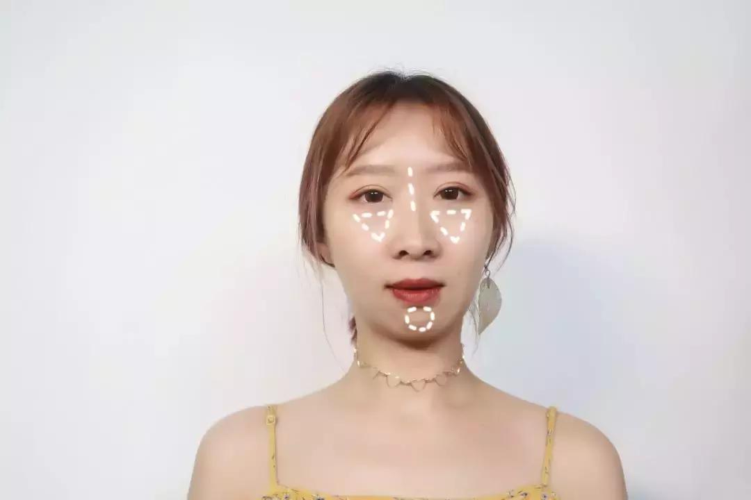 新手如何修容双下巴,怎么用修容修下巴