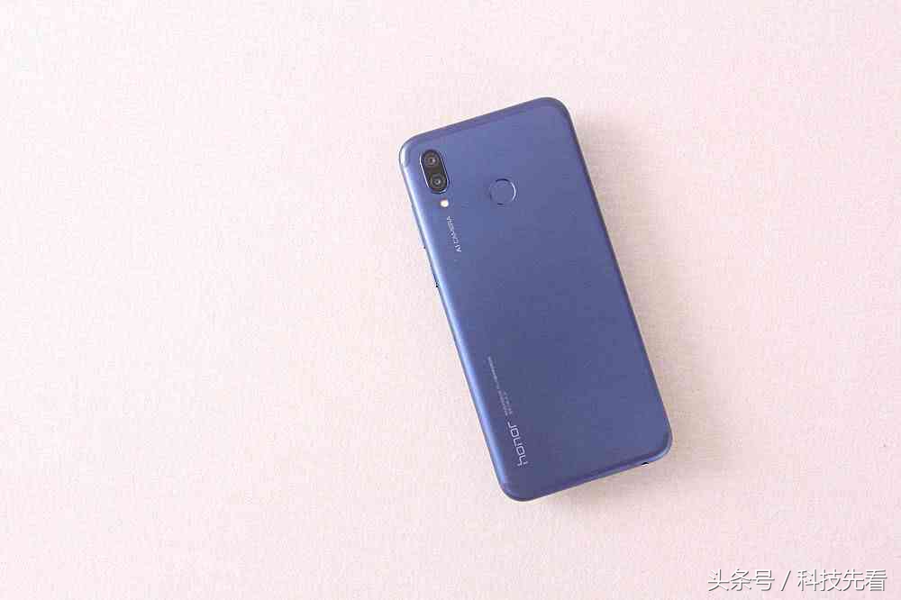 荣耀最便宜的麒麟990手机,荣耀play1999元