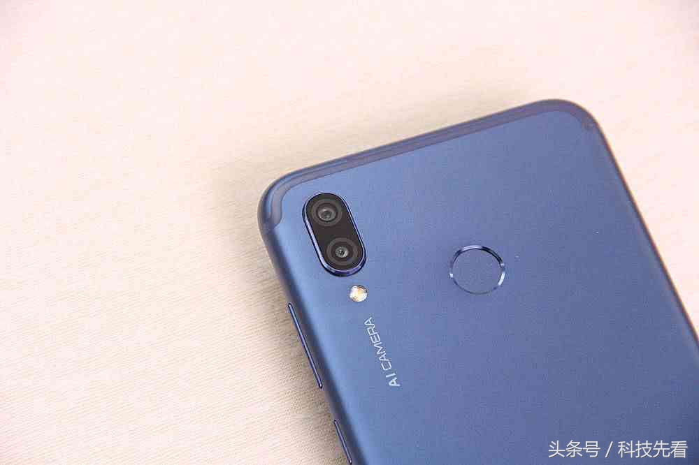 荣耀最便宜的麒麟990手机,荣耀play1999元