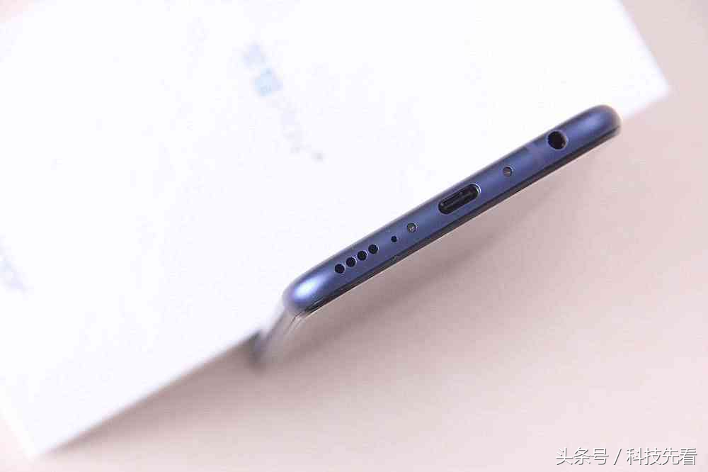 荣耀最便宜的麒麟990手机,荣耀play1999元