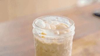 越晒越白可以做素颜霜的泰国防晒Atreus牛奶防晒喷雾真假鉴别