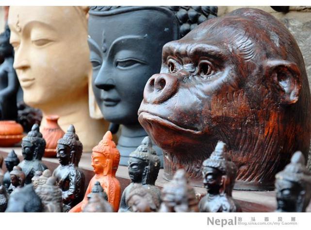 被中国游客“爆买”政府的尼泊尔，小店促销标语全是中文！