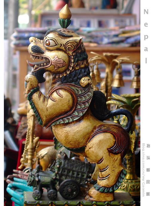 被中国游客“爆买”政府的尼泊尔，小店促销标语全是中文！