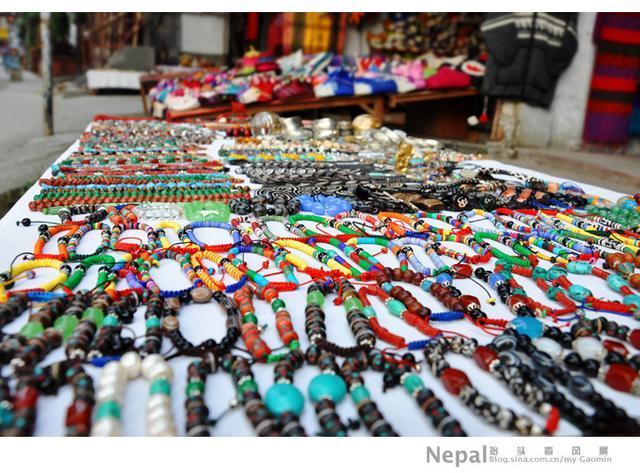 被中国游客“爆买”政府的尼泊尔，小店促销标语全是中文！