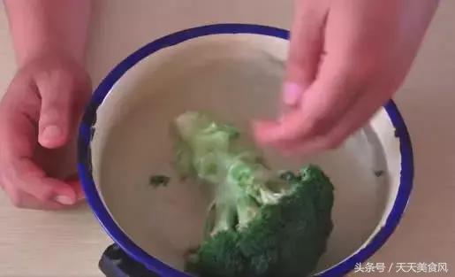 怎样把西兰花的虫卵全都拿走,西兰花可以直接用盐水泡出虫卵吗