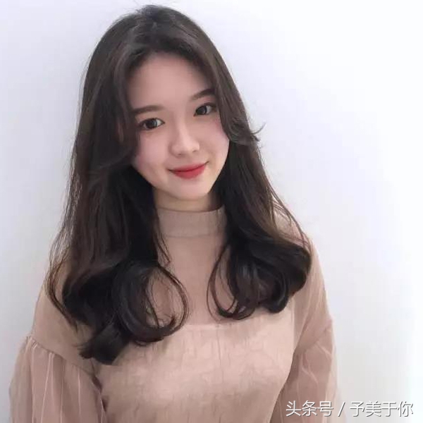 蓬松自然发型烫发中长发,减龄蓬松烫发中长发