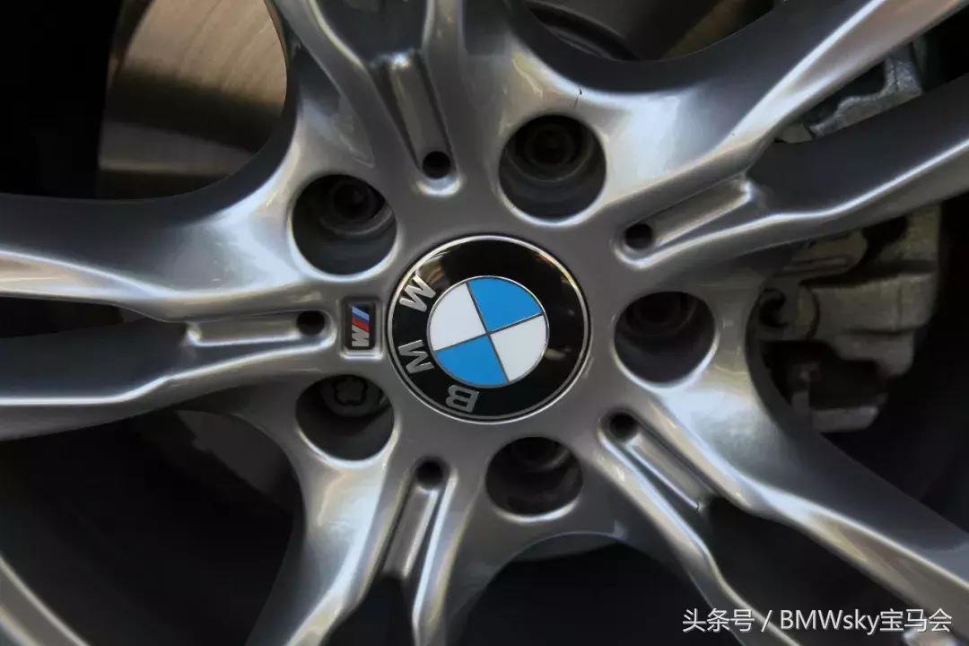 2020款宝马330i曜夜版百公里实测,2020款宝马330im曜夜版落地价