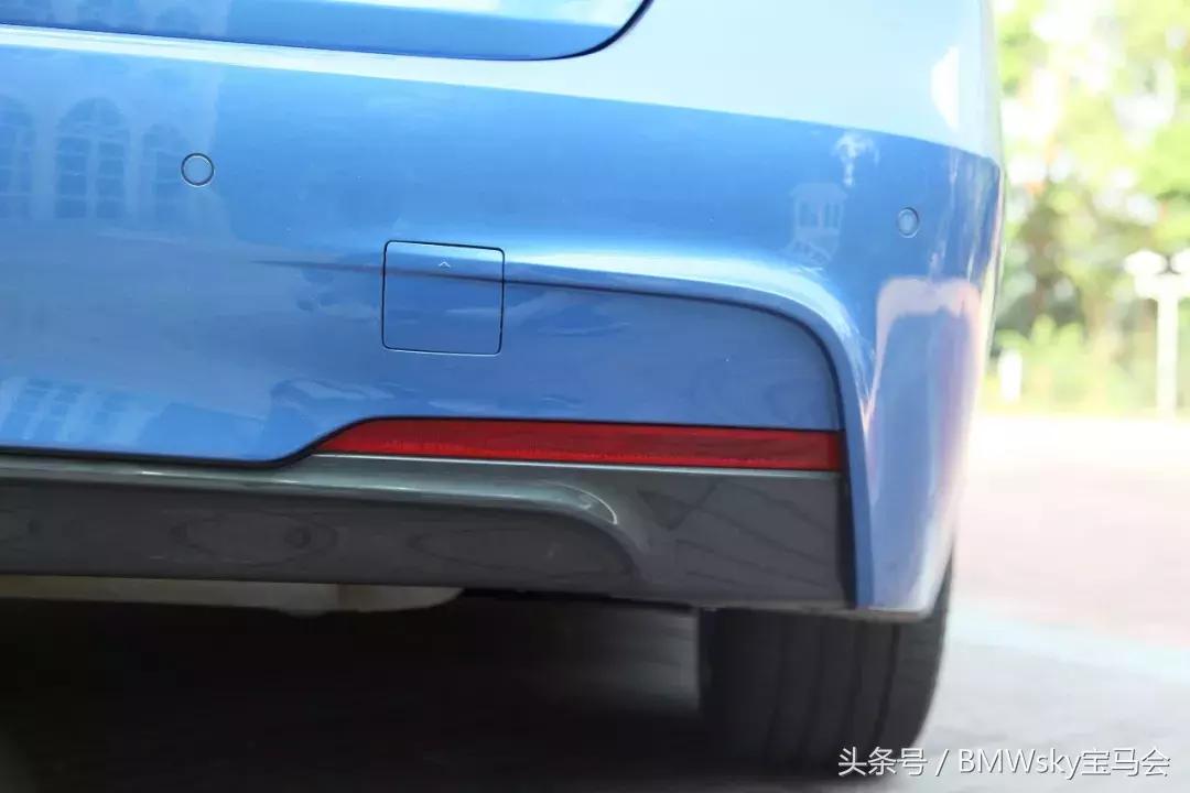 2020款宝马330i曜夜版百公里实测,2020款宝马330im曜夜版落地价