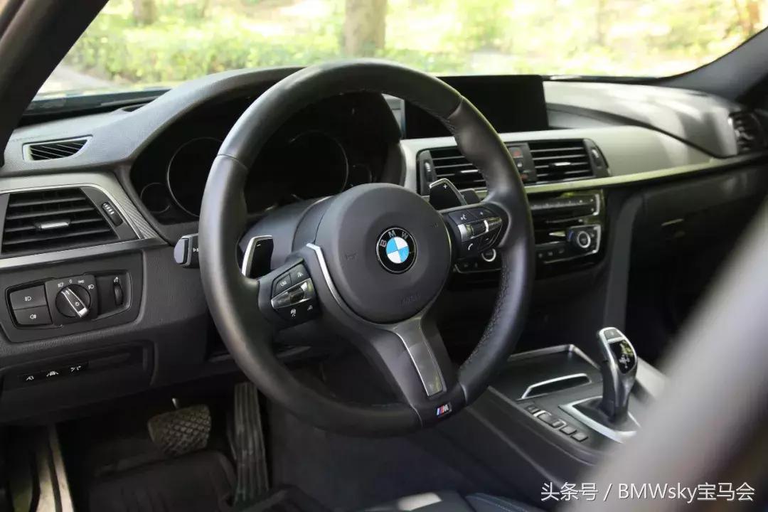 2020款宝马330i曜夜版百公里实测,2020款宝马330im曜夜版落地价