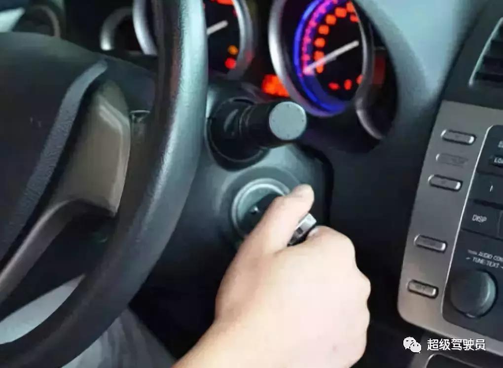 别克车熄火后钥匙拔不出,车辆钥匙拔不出启动不了