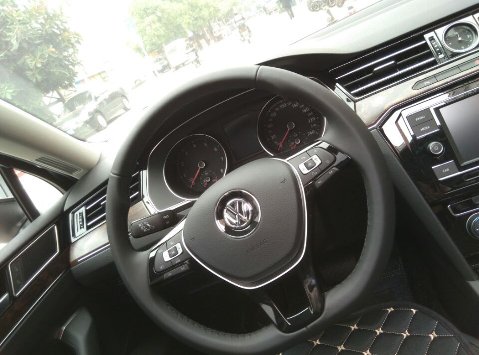 迈腾33030周年的用车感受,迈腾330豪华落地及养车成本