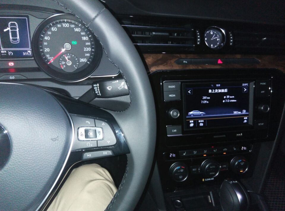 迈腾33030周年的用车感受,迈腾330豪华落地及养车成本