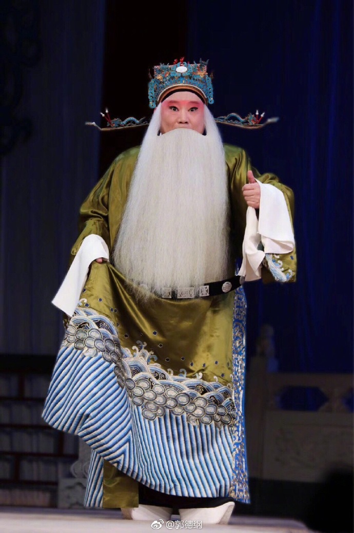 周涛台前幕后秒变脸,周涛跨界话剧演员