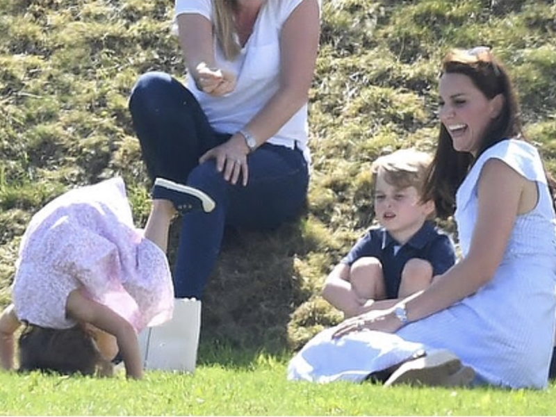 夏洛特小公主穿什么裙子,夏洛特小公主连衣裙品牌