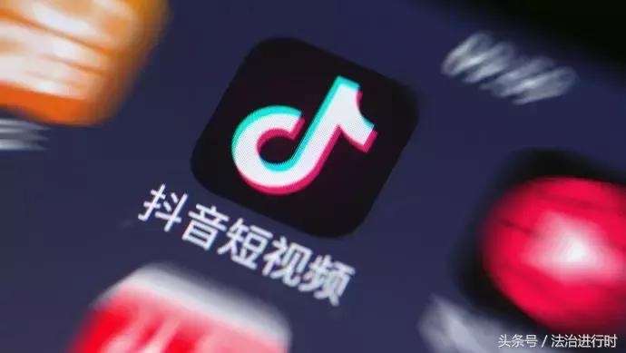 V早报:路边捡到“钻戒”四千多元金项链反被骗