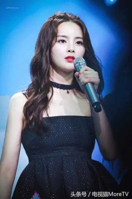 王菊、杨超越：两个被“捧杀”的当代爱豆