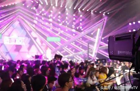 王菊、杨超越：两个被“捧杀”的当代爱豆