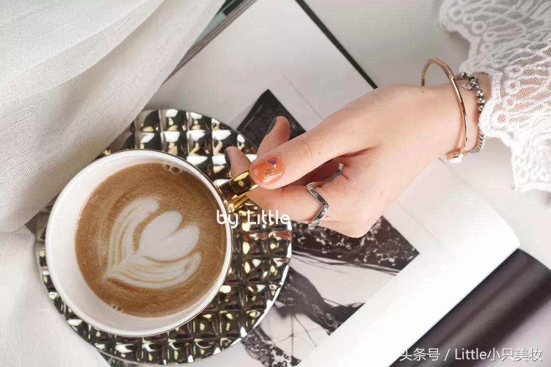 开了家美甲店结果指甲比谁都干净,美甲店如何把指甲做到持久度更长