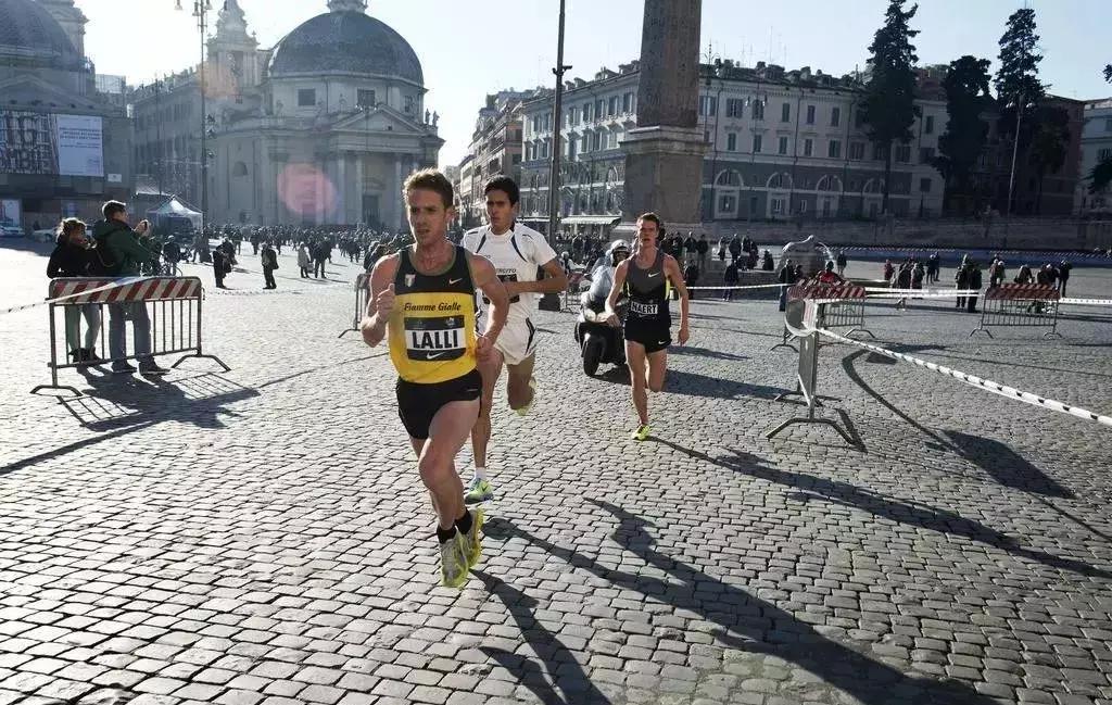 跑步时八字脚产生原因及纠正方法,跑步外八字步怎么纠正