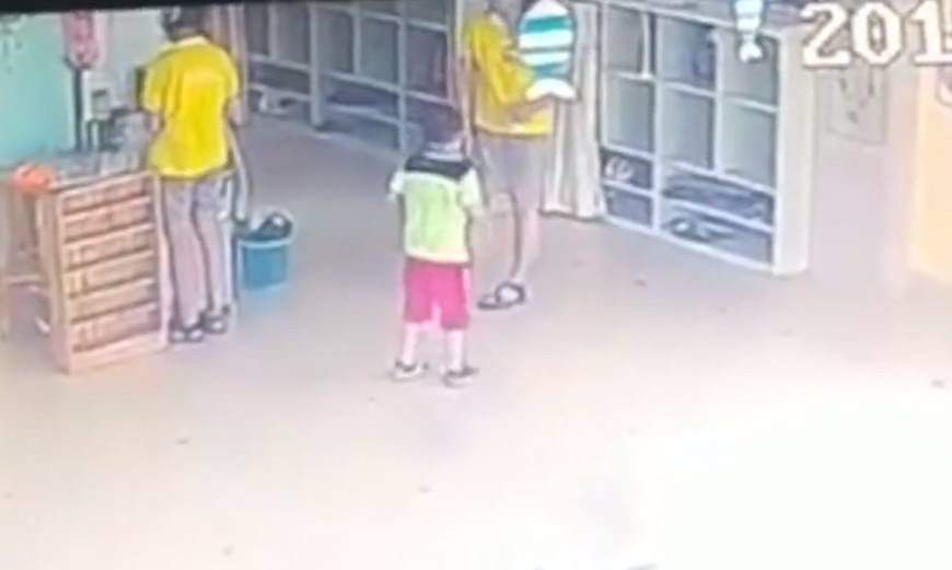 幼儿园老师喂药事件后续,幼儿园老师强迫孩子喝水