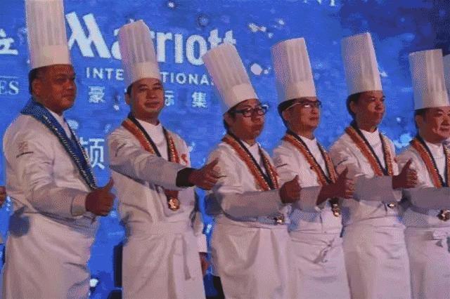 这间专注牛杂30年的老店华丽升级，吃完变甄子丹！