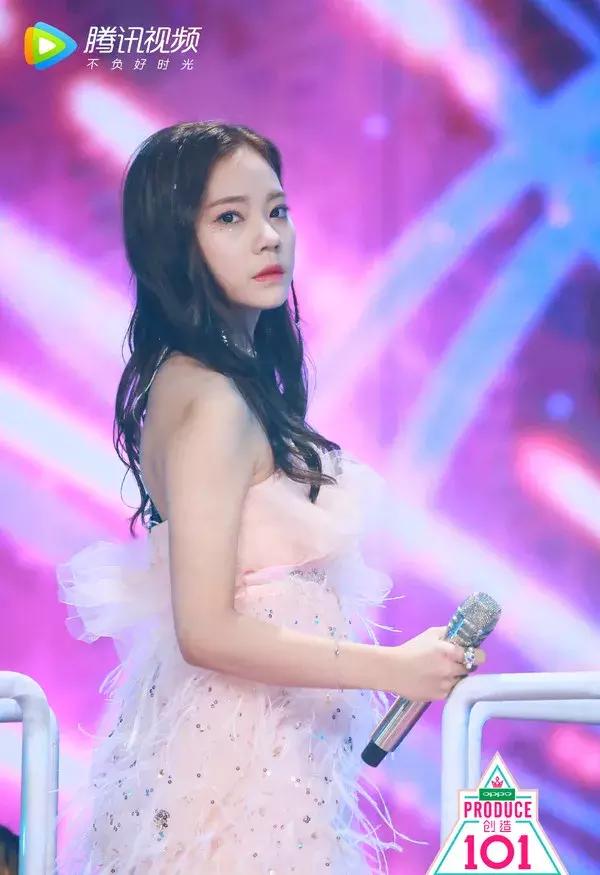 眼妆画的好，C位出道早，101女孩靠它被Pick