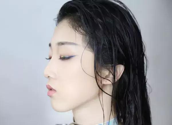 眼妆画的好，C位出道早，101女孩靠它被Pick