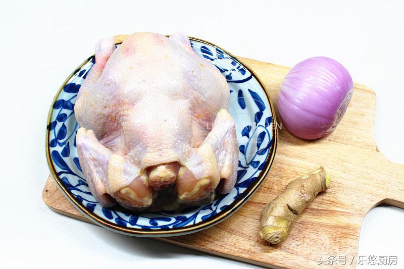 铁锅炖鸡怎么炖到软烂脱骨,炖鸡爪子软烂脱骨大火还是小火